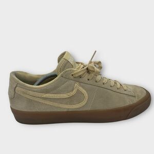 Nike Men’s Low-Top Suede Sneakers in Beige with Gum Sole